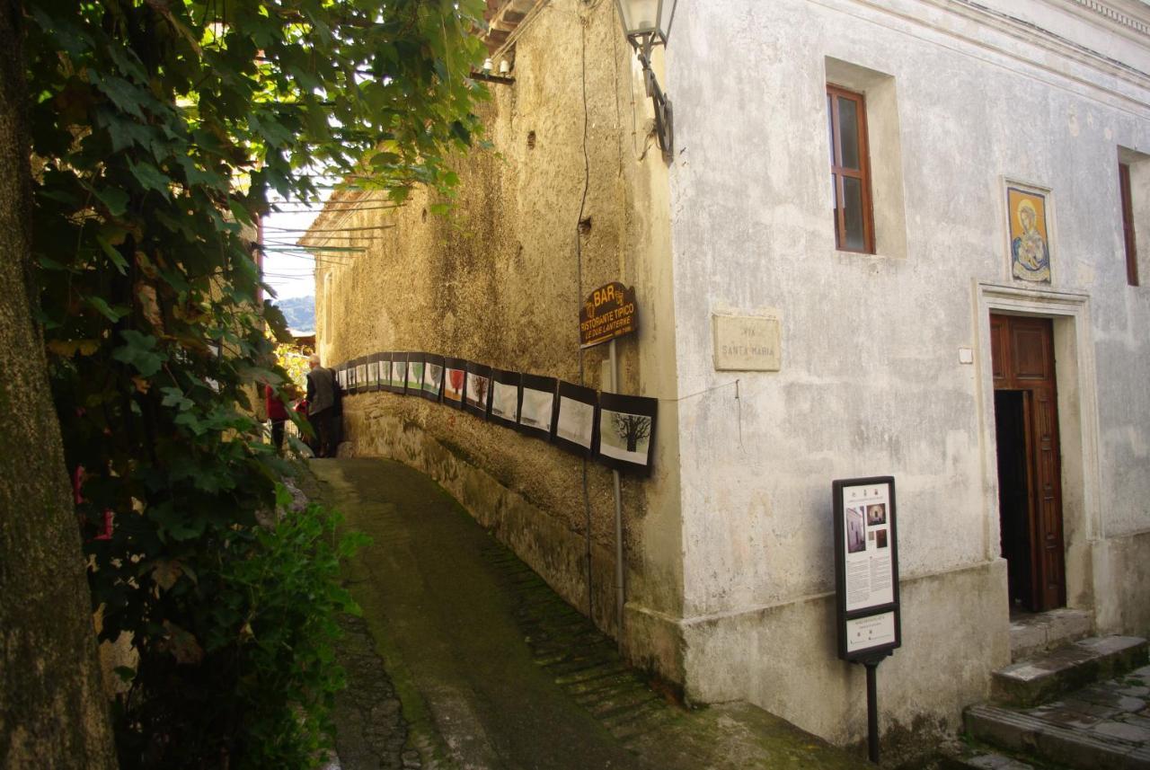Le Due Lanterne Hotel Aieta Exterior foto